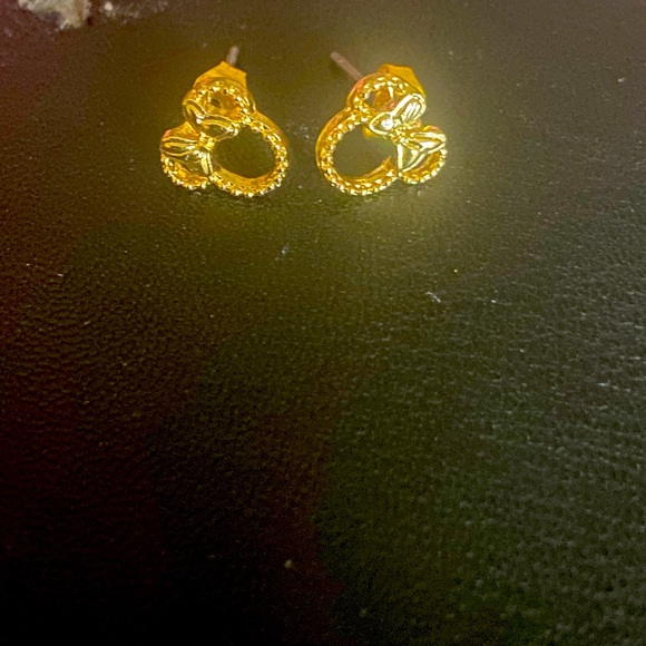 WDW Minnie mouse, gold earrings perfect condition - Picture 1 of 2